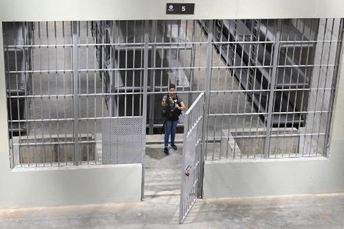 Dentro de la cárcel hay fuertes controles de acceso. (Foto: AFP)