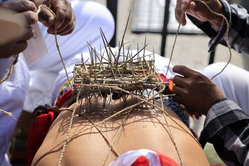 Los gateadores colocan espinas para representar la penitencia. (Foto: Ministerio de Cultura)