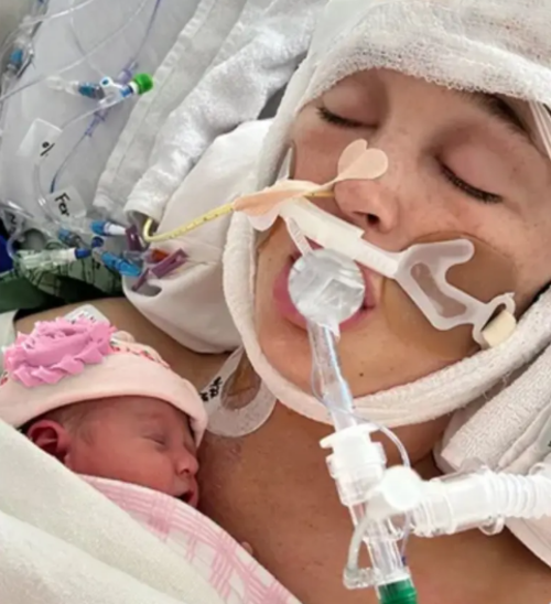 Jackie Miller junto a su beb&eacute; el d&iacute;a de la ces&aacute;rea. (Foto: NYPost)