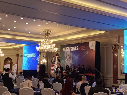 Representantes del Banguat, de Amcham y analistas pol&iacute;ticos y econ&oacute;micos dialogaron sobre las perspectivas del pa&iacute;s ante el panorama pol&iacute;tico electoral. (Foto: Heidi Loarca /Soy502)