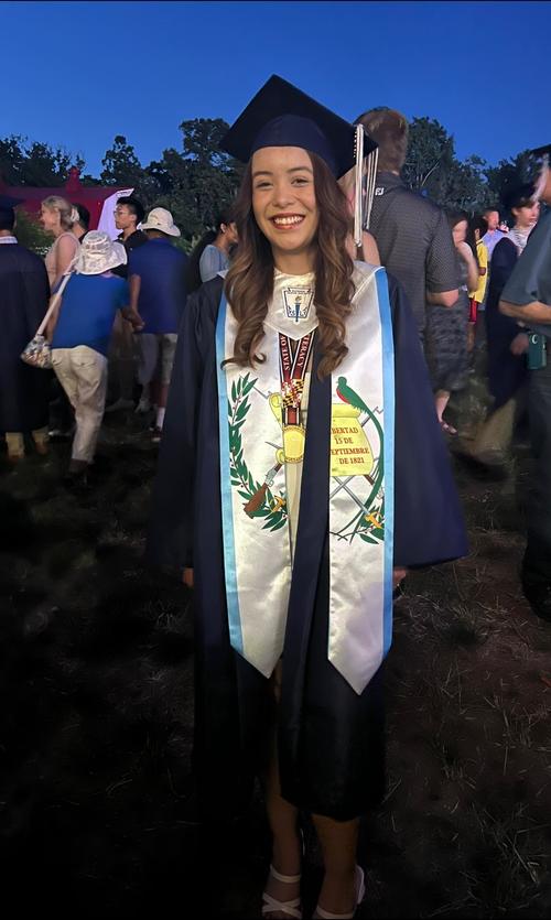 Emily se graduó del bachillerato en Estados Unidos. (Foto cortesía: Emily López)