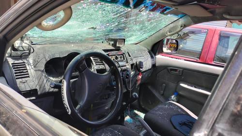 Una patrulla sufrió daños durante la agresión física a los agentes de la PNC de Tránsito. (Foto: PNC de Tránsito)