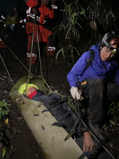 Uno de los &aacute;rbitros presenta fractura de r&oacute;tula. (Foto: Bomberos Voluntarios)