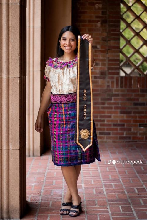 Cittli Zepeda, Traje t&iacute;pico, graduaci&oacute;n