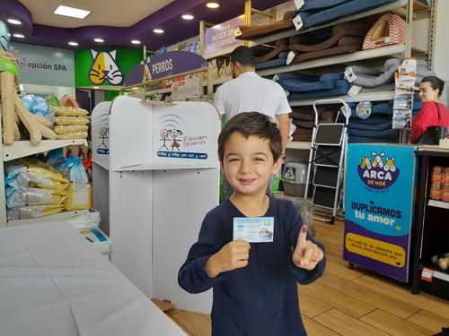 Con solo cuatro años, Sebastián votó este domingo. (Foto: Sandra Sebastián/Soy502)