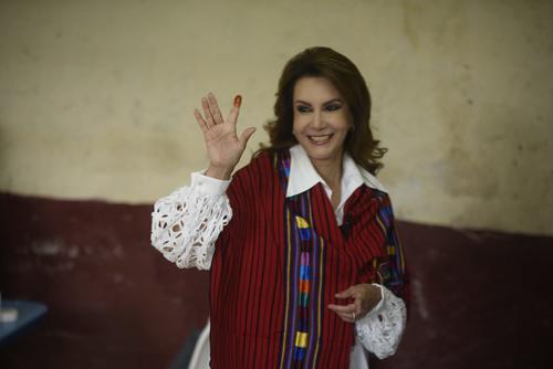La presidenciable de Valor-Unionista emiti&oacute; su voto a primera hora de la ma&ntilde;ana. Foto: Soy502/Wilder L&oacute;pez