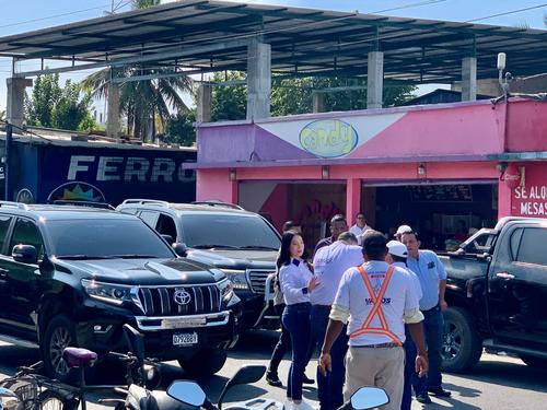El veh&iacute;culo del gobierno fue visto en la actividad de Vamos. (Foto: cortes&iacute;a)