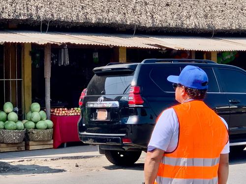 As&iacute; qued&oacute; el veh&iacute;culo luego de que taparan las placas. Foto: Cortes&iacute;a.