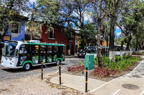 Lo buses hicieron un recorrido por las calles de esta ciudad. (Foto: Muni Antigua)