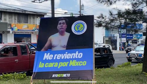 La peculiar campaña de Neto Bran colocada en el municipio de Mixco. (Foto: Fredy Hernández/Soy502)