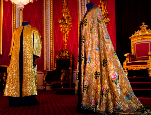 El Rey Carlos III será coronado con esta manta dorada (Foto: Palacio de Buckingham) 
