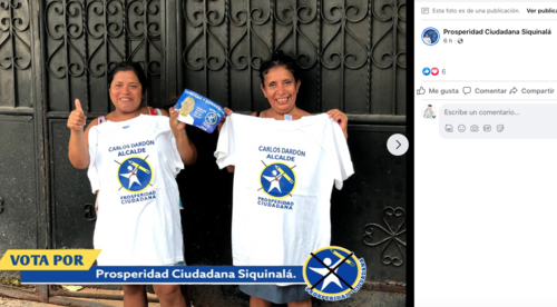 Los simpatizantes reciben playeras de Prosperidad Ciudadana. (Foto: captura de pantalla)