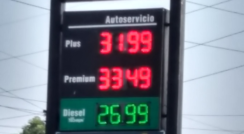 As&iacute; est&aacute;n los precios en las gasolineras. (Foto: Heidi Loarca /Soy502)