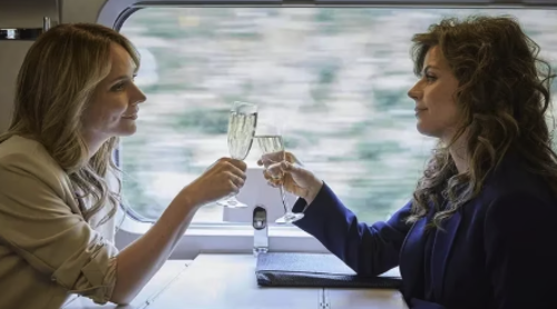 Bodil Backer e Isabel Luijten, en el viaje de tren. (Foto: Netflix)