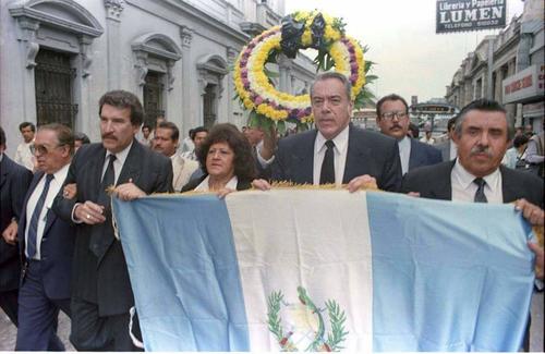 El entonces procurador de Derechos Humanos Ramiro de Léon Carpio tomó la presidencia. Foto: Rony Véliz