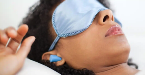 Dormir con tapones en los o&iacute;dos tiene que hacerse con cuidado. (Foto: LifeStyle)