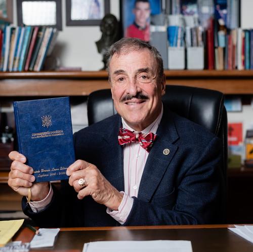 Fernando Linares Beltranena encabeza el listado de candidatos a diputados por el distrito central por el partido CAMBIO (Foto: redes sociales)