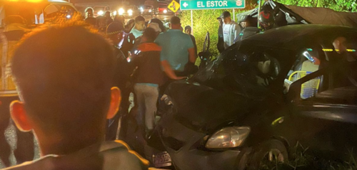  accidente de tránsito, carro empotrado, San Julián, Alta Verapaz