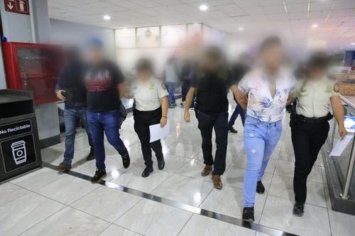 Cuatro personas fueron capturadas tras los allanamientos. (Foto: MP y PNC)