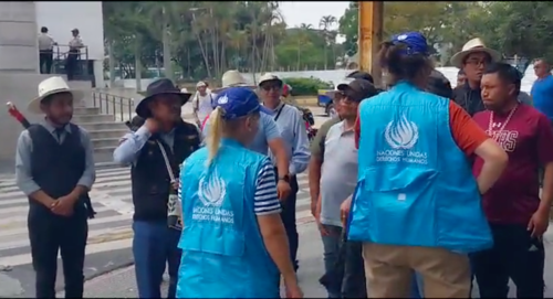 Los líderes comunitarios son acompañados por personal de Naciones Unidas. (Foto: captura de video)