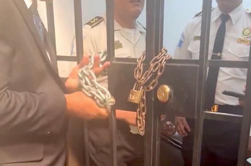 Los diputado denunciaron la medida como una estrategia para evitar que integraran el Congreso. (Foto: Cortes&iacute;a)