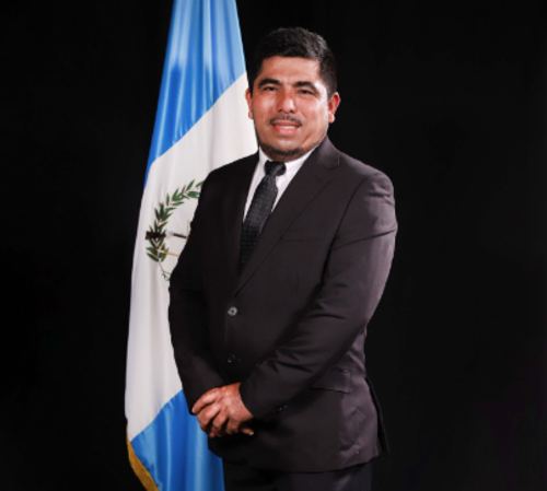 Benjam&iacute;n Ipi&ntilde;a lleg&oacute; al Congreso con la UNE, en representaci&oacute;n de Pet&eacute;n. (Foto: Organismo Legislativo)