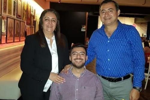 Claudia Ruiz, esposo ministra educación, Alejandro Giammattei, aeropuerto, Guatemala