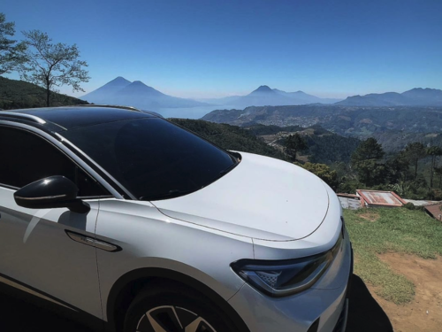 Los propietarios de veh&iacute;culos el&eacute;ctricos afirman que pueden movilizarse por el pa&iacute;s con carga suficiente. (Foto: @navesgt/Soy502)
