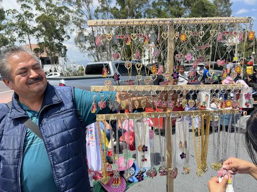 Comerciantes mexicanos viajaron a Guatemala para vender su mercader&iacute;a de Karol G. (Foto: @JovannaGarcon)