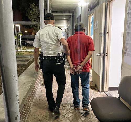 La captura de Juan &ldquo;N&rdquo; de 48 a&ntilde;os, el presunto responsable de agredir sexualmente a la mujer. (Foto: PNC)
