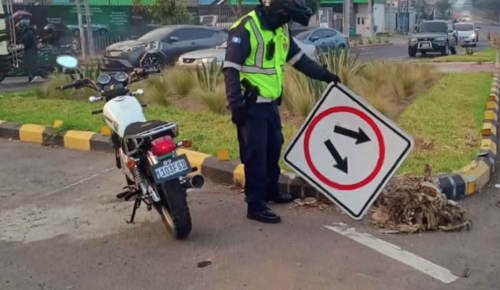 Rotonda, se&ntilde;al de tr&aacute;nsito, PMT, Ciudad de Guatemala, Am&iacute;lcar Montejo