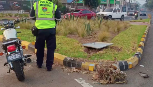Rotonda, se&ntilde;al de tr&aacute;nsito, PMT, Ciudad de Guatemala, Am&iacute;lcar Montejo