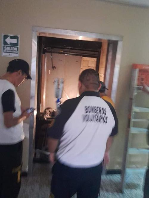 Hospital de Antigua, ascensor, atrapados