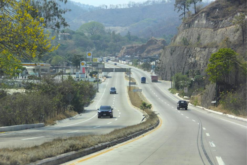 El objetivo del proyecto es continuar con los trabajos que se iniciaron en 2006 y han permitido ampliar varios tramos de la ruta al Atlántico. (Foto: Archivo/Soy502)