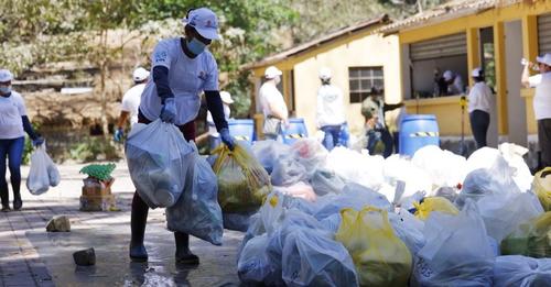 La ministra de Ambiente adelantó una millonaria inversión para apoyar a las municipalidades con sus planes de gestión de residuos sólidos. (Foto: Archivo/MARN)
