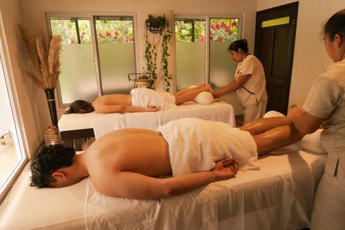 El lugar ofrece paquetes especiales de masajes por pareja. (Foto: Grutas del Rey Marcos)