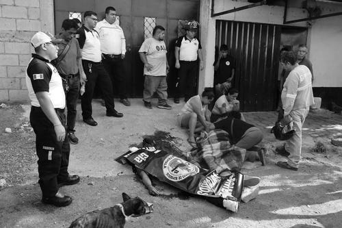Los hombres se encontraban en el lugar donde se realizó el velorio de un piloto y su ayudante. (Foto: Bomberos Voluntarios)