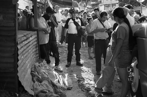 Los tres fallecidos ya fueron identificados y según las autoridades podría tratarse de una venganza entre pandillas. (Foto: Bomberos Voluntarios)
