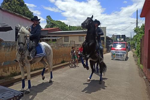 Los caballistas llegaron desde muy temprano para la presentación de sus ejemplares. (Foto: Edwards Morales/Colaborador)