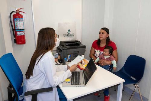 Guatemaltecos por la Nutrición, Castillo Hermanos, desnutrición, niños, familias, atención, salud primaria, Guatemala, Soy502