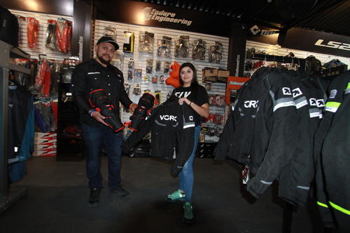 Las chumpas y rodilleras también son parte de la protección para motorista. (Foto: Gustavo Rodas/Colaborador)