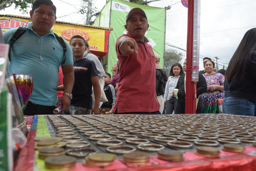 Hay varios juegos de feria para probar suerte. (Foto: Archivo)