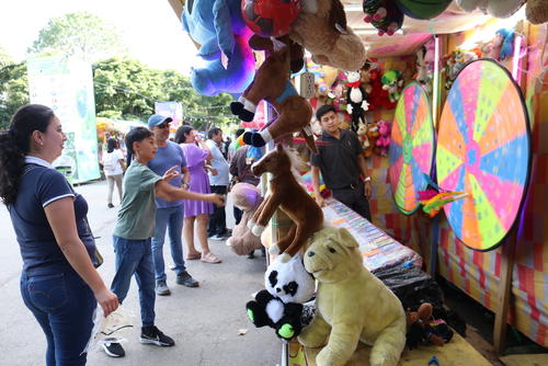 En los juegos de feria se ponen a prueba la habilidad de los visitantes. (Foto: Archivo)