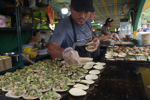 Las garnachas son de los platillos más buscados por los vecinos. (Foto: Archivo)