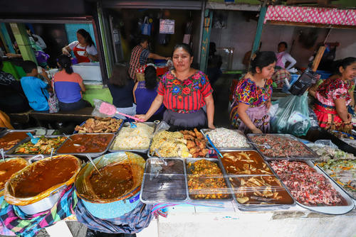 Claudia Lucrecia Can&aacute; Mart&iacute;nez tiene m&aacute;s de 40 a&ntilde;os de vender comida t&iacute;pica en el mercado. (Foto: Oscar Rivas/Colaborador)