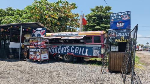 La cocina fue acondicionada dentro de un autobús. (Foto: Jorge Arrecis/Colaborador)