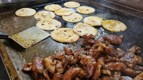 Ofrecen variedad de productos a base de cerdo. (Foto: Jorge Arrecis/Colaborador)