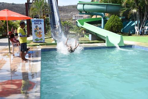 Un buen chapuzón es lo que buscan los locales y visitantes para salir de la rutina. (Foto: Silvia Roca/Colaboradora)