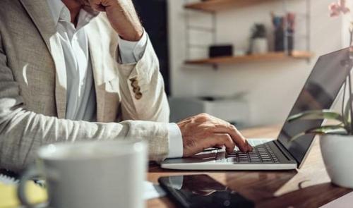 Para algunas personas, como el entrevistado, la mejor opción sería hacer "homeoffice", mientras dure la construcción del paso a desnivel que planea la Municipalidad de Mixco. (Foto ilustrativa: GrupoÁtico34)