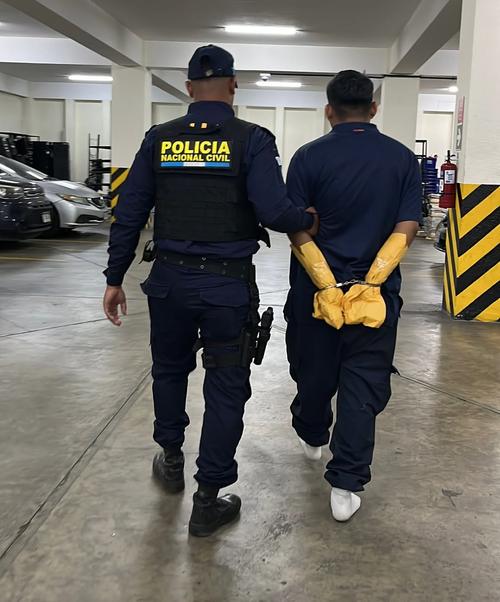 La comisaría 14 de la PNC capturaron a un peligroso pandillero del Barrio 18 relacionado al crimen de dos hermanos en Villa Nueva. (Foto: PNC) 